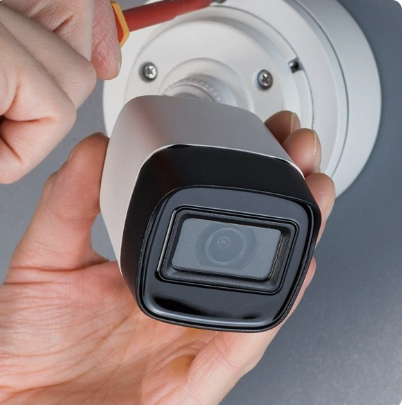 Caméra de surveillance installée sur site